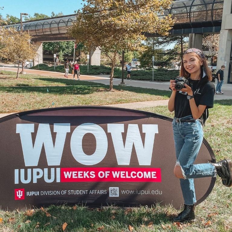 Lacey Smith in front of IUPUI weeks of welcome sign